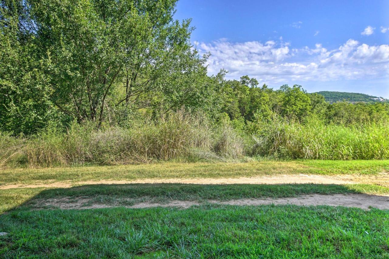 Cozy Condo With Pool Access, 5 Mi To Table Rock Lake Бренсън Екстериор снимка